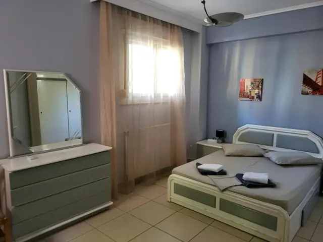 Υπνοδωμάτιο με διπλό κρεβάτι